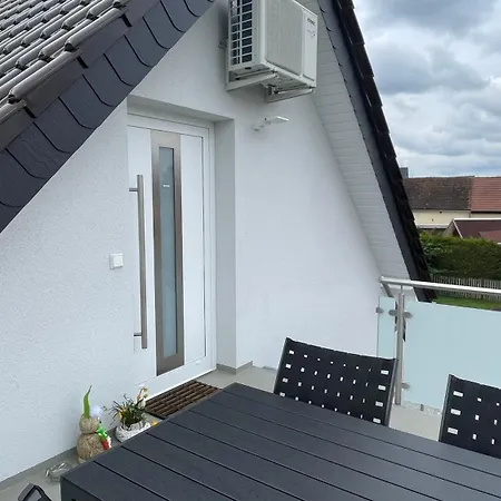 Апартаменты Helfert Fewo2 Mit Eigener Terrasse
